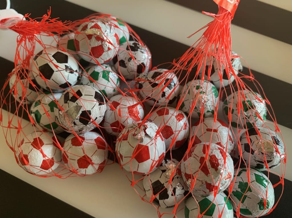 タカオカチョコレート　サッカーボールネットイン
