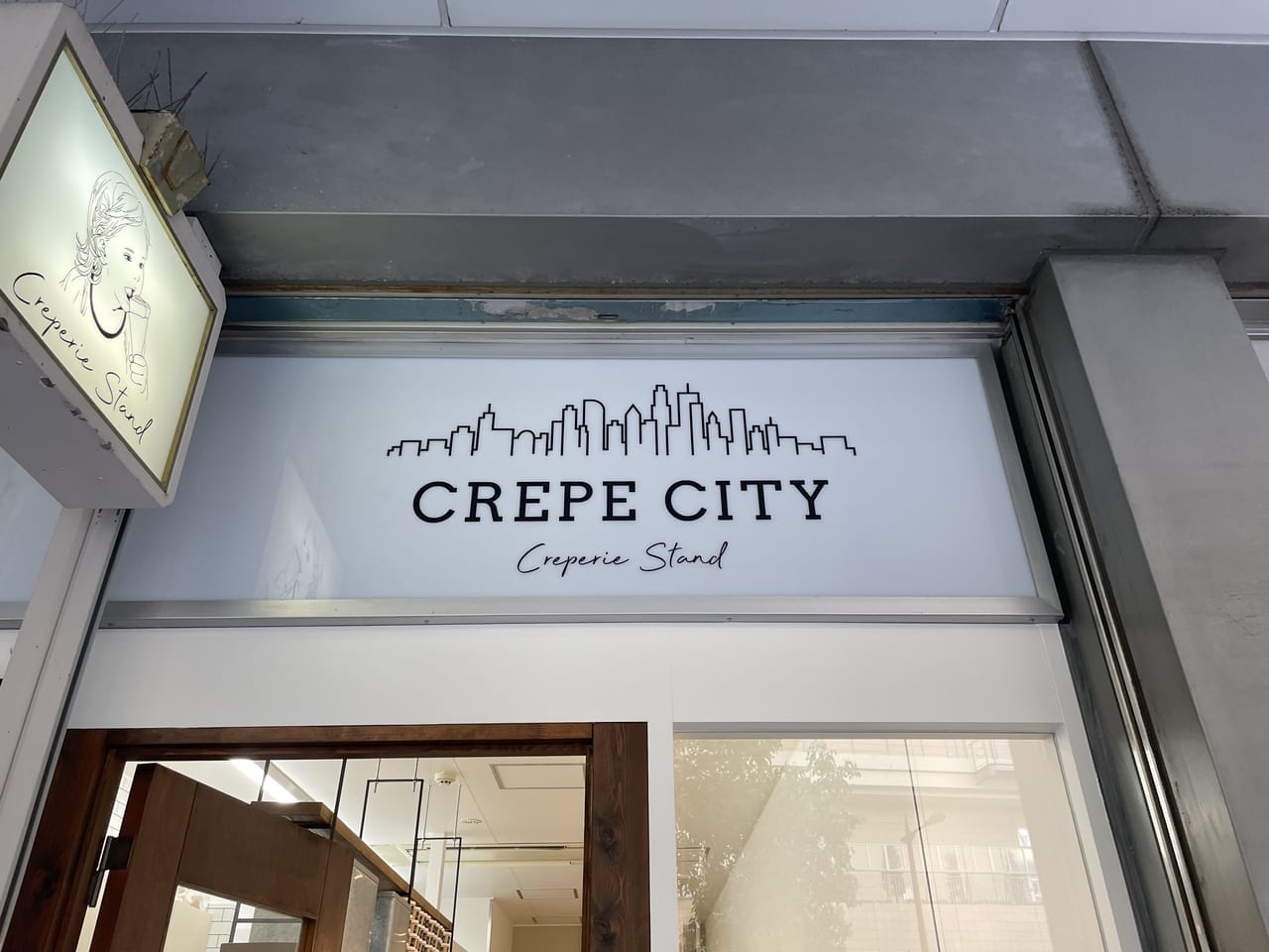 CREPE CITY尼崎店看板