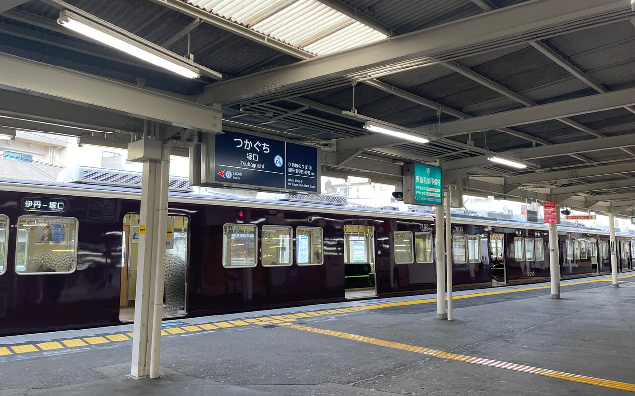 阪急塚口駅伊丹線行きホーム